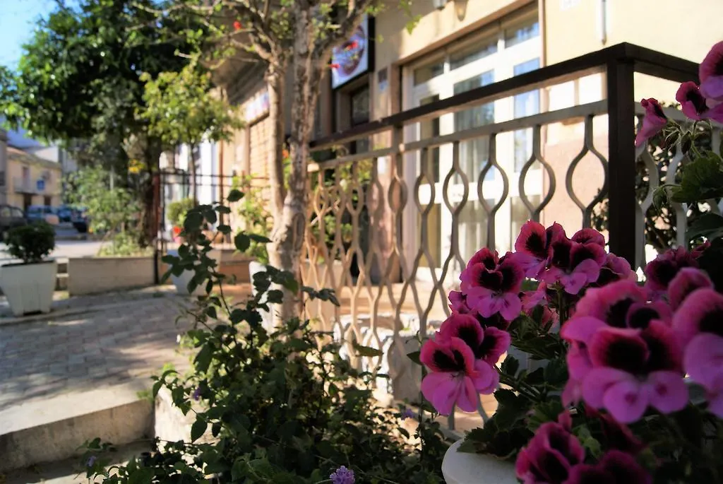Bed & Breakfast Oleaster - Rooms & Apartments Bolognetta