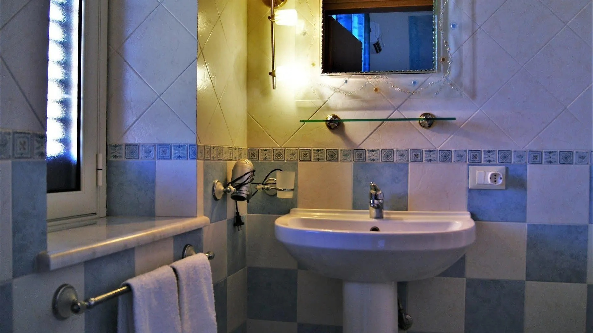 Oleaster - Rooms & Apartments Bolognetta 3*,  Italia