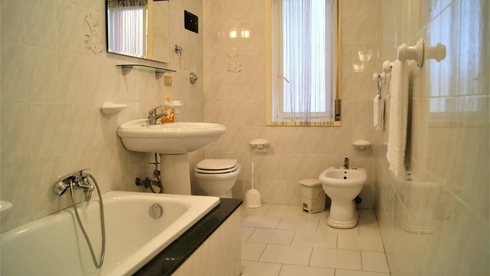 Bed & Breakfast Oleaster - Rooms & Apartments Bolognetta